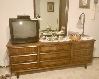 Mid-Century dresser w/ mirror, lamp, etc.