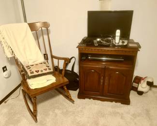 Rocking chair, TV/microwave cart w/ storage, flatscreen TV, electronics, 
