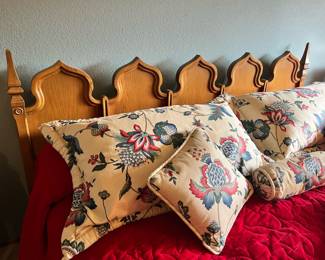 Floral Pattern Throw/Bed Pillows and Blanket