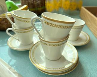 1967 Set of 5 Syralite Cups & Saucers, Yellow/white Honeycomb Design