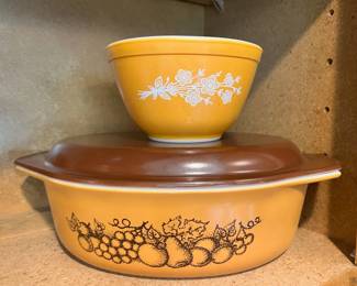 Pyrex Butterfly Gold Bouquet 750 ML Mixing Bowl, 
Pyrex Old Orchard 2.5 Qt Oval Casserole Dish with Lid