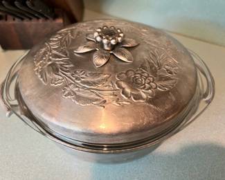 Everlast Hand Forged Aluminum Casserole Dish with Lid - Floral Design