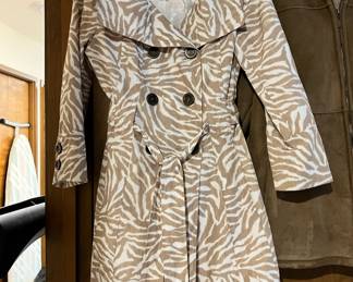  Y2K trench/pea coat style jacket with retro gold/beige zebra print pattern and a sash tie at the waist, Size Medium