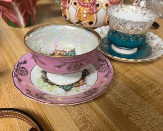 Tea cups saucers