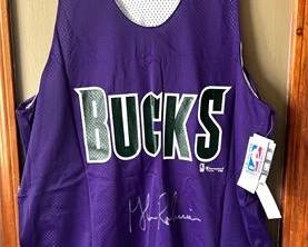 Lot 131   3 Bid(s)
Glenn Robinson Former Basketball Player Signed Jersey w/COA