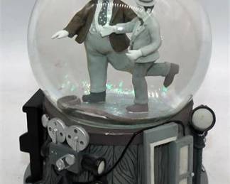 Lot 015   2 Bid(s)
Laurel Hardy Music Box Snow Globe