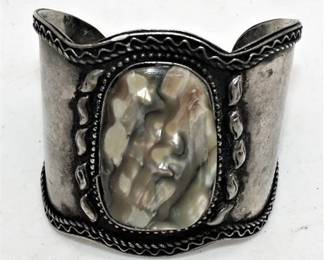 Lot 018   6 Bid(s)
Abalone Cuff Bracelet