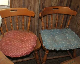 Round Table with Six  Chairs