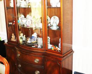 Drexel Furniture China Cabinet / Hutch