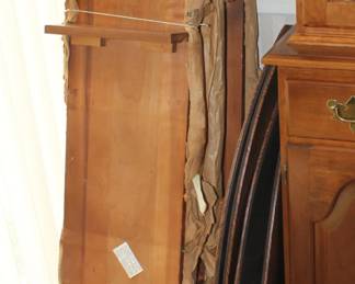 Hitchcock Furniture Dining Table with 3 Leafs and table pads.  Also, 5 Hitchcock Furniture Chairs.  Table and Chairs are available separately.