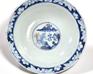 CHINESE BLUE & WHITE FOOTED BOWL | h. 2.5 x dia. 8 in.