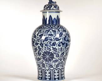 CHINESE BLUE & WHITE LIDDED JAR | Decorated with scrolls and leaves, the lid with a foo dog finial - h. 18.5 x dia. 9 in.