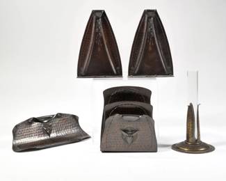 (5pc) ROYCROFT DESK ITEMS | Hammered bronze, including a letter carrier, pen tray, a pair of bookends, and a candle holder - l. 7.25 in. (pen tray)