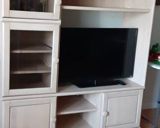 Entertainment center is free on saturday! Come and get it.