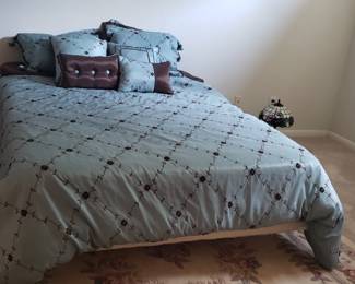 Queen bed 