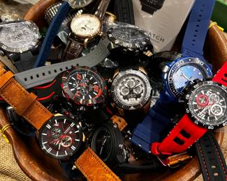 Invicta Watches - lots of Invicta watches !