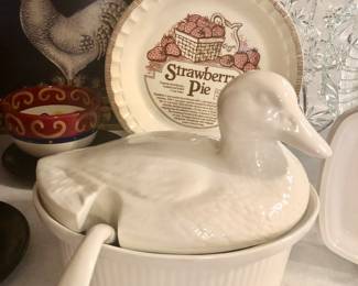 Duck tureen 