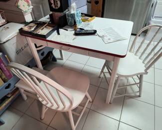 Porcelain Table with Chairs