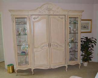 Large armoire