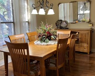 STANLEY FINE FURNITURE SOLID OAK INLAID TABLE AND SIX ARM CHAIRS, ONE LEAF AND TABLE PADS 
