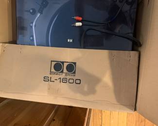 SL-1600 turntable