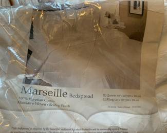 New Marseille queen bedspread with Scallop finish