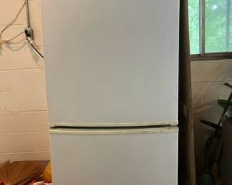 Ice cold working freezer. All freezer.