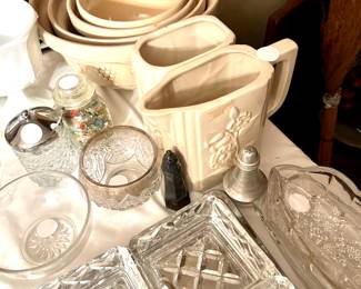 mixing bowls, vintage pitchers