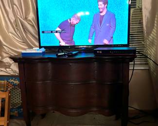 Tv and 2 drawer chest
