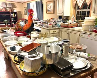 Large metal rooster, kitchen items