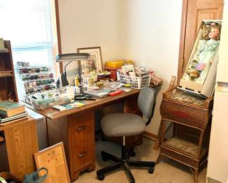 Sewing table/desk, sewing notions