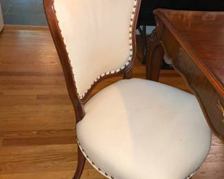 Romweber, French Provincial Louis XV,  Rosewood Table w/ 6 chairs & 2 leaves , Circa 1920s.  Matching Cabinet, Sideboard,  and cabinet. Great Condition.  