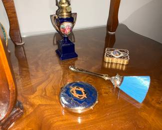 Compacts, clothing brush 