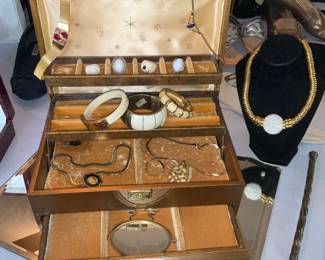 Vontage, Costume Jewelry 