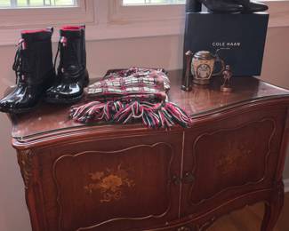 Romweber, matches dining room set