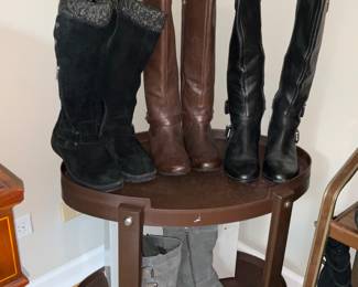 Women's  boots,  size 9