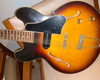 Vintage,  Electric Guitar, Gibson, Vintage, Gibson,  guitar. Serial # 47356.  Because of the large interest in both the Fender and the Gibson Guitar from around the country, we have elected to go to a sealed bid. They will will be available for preview till Saturday 1pm .