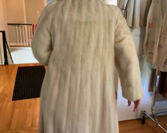 Mink Coat, blonde full length, wide collar , medium size 