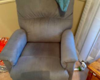 like new lift chair