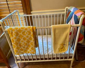 play pen/crib
