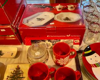 Nikko Christmas dish sets, with many serving pieces 
