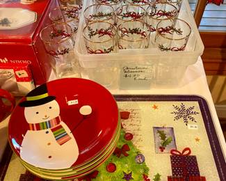 Nikko Christmas dish sets, with many serving pieces 