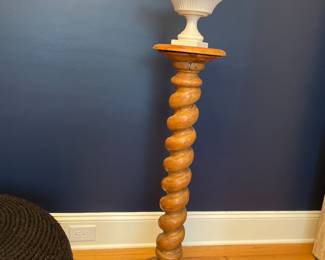 Pedestal from wine press screw