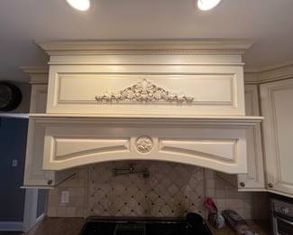 KITCHEN CABINETS & GRANITE COUNTER TOP