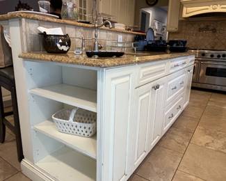 KITCHEN CABINETS & GRANITE COUNTER TOP