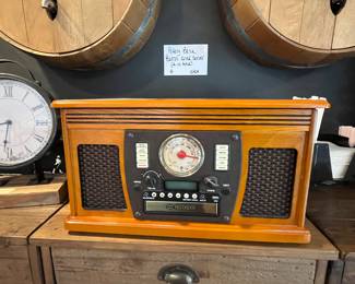 RADIO & TURNTABLE