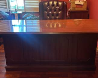 Classic Lawyers Desk