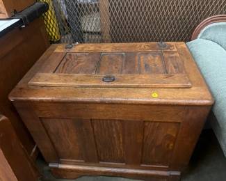 VINTAGE WOODEN ICE CHEST