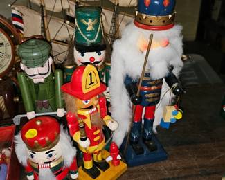 CHRISTMAS DECOR NUTCRACKERS