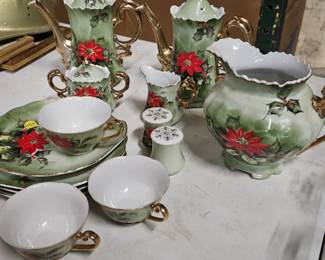CHRISTMAS CHINA / DISHES